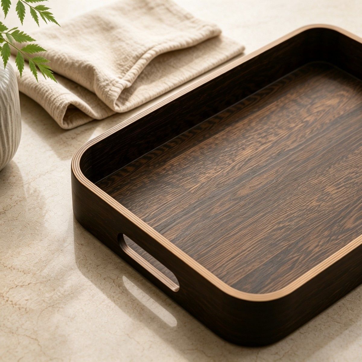 Elegantes Tablett aus Bambus
