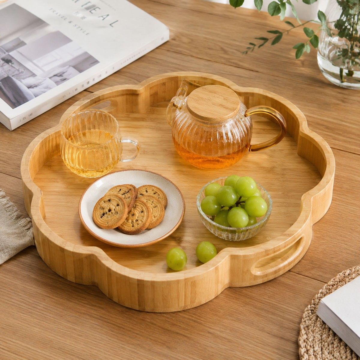Flower shaped circular tray