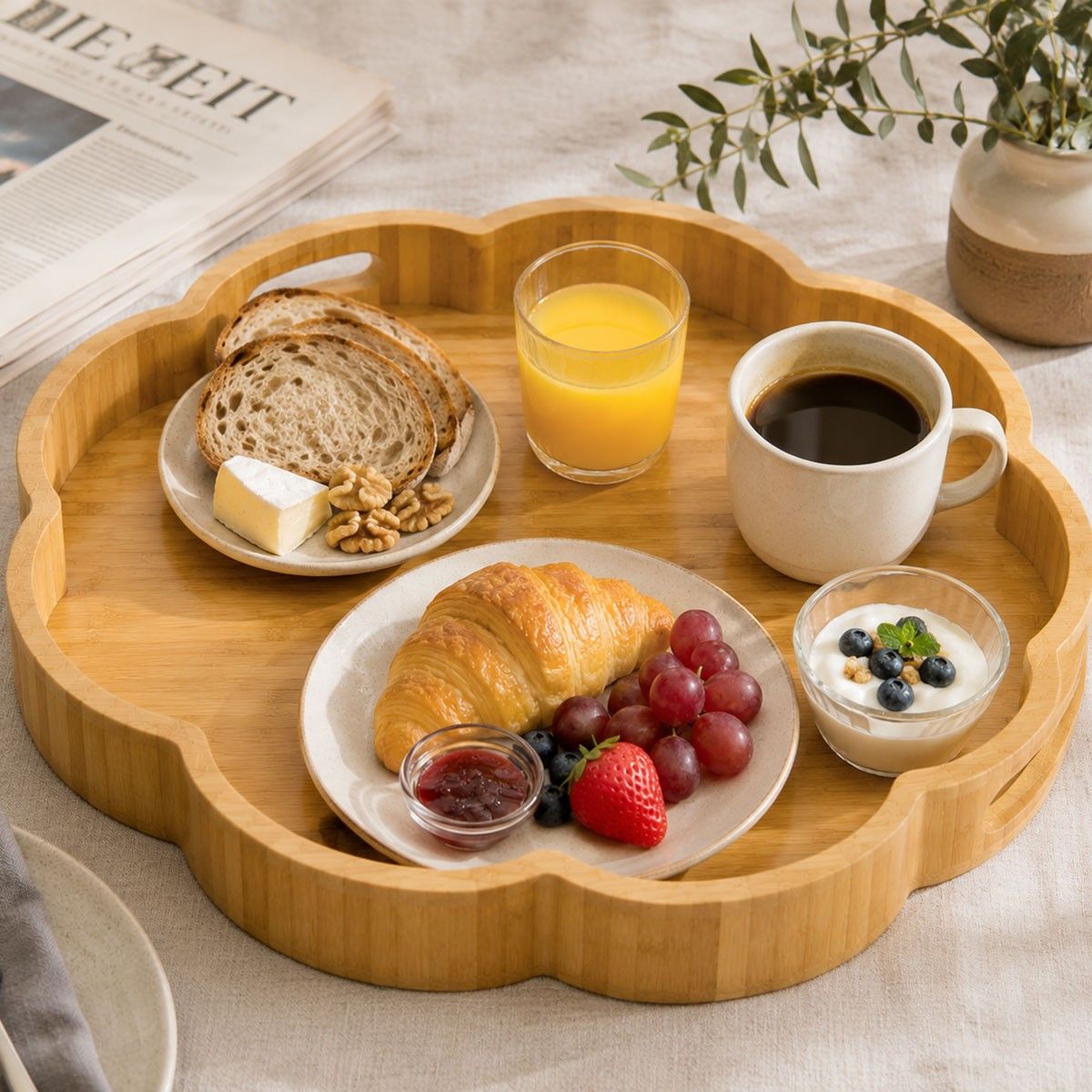 Flower shaped circular tray