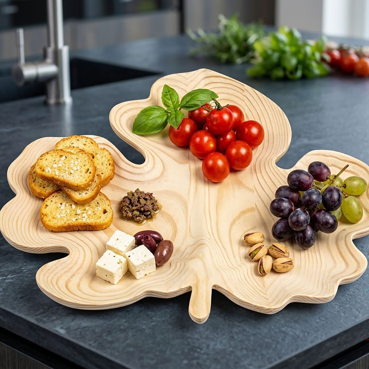 Leaf-shaped tray